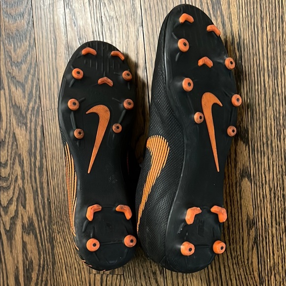 Athletic_Shoes